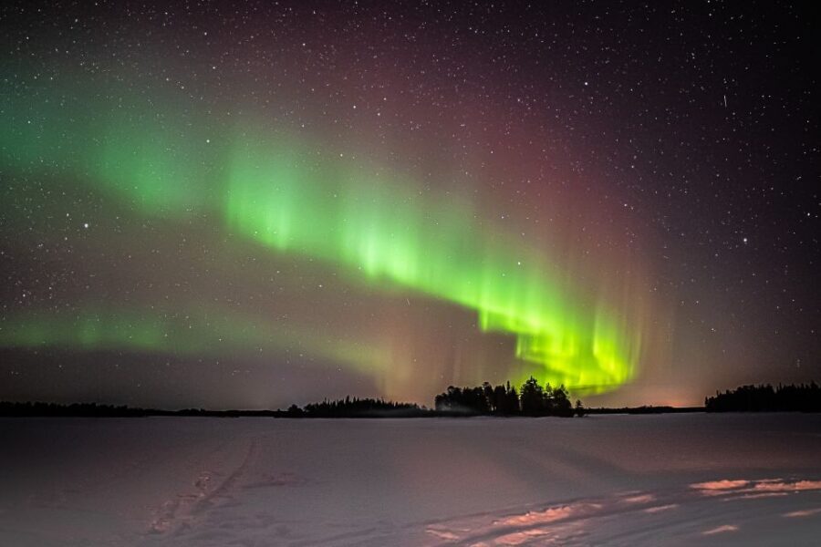 Rovaniemi: Guaranteed Ultimate Aurora Hunt with Photographer - Dark skies and unlimited driving: the core advantage