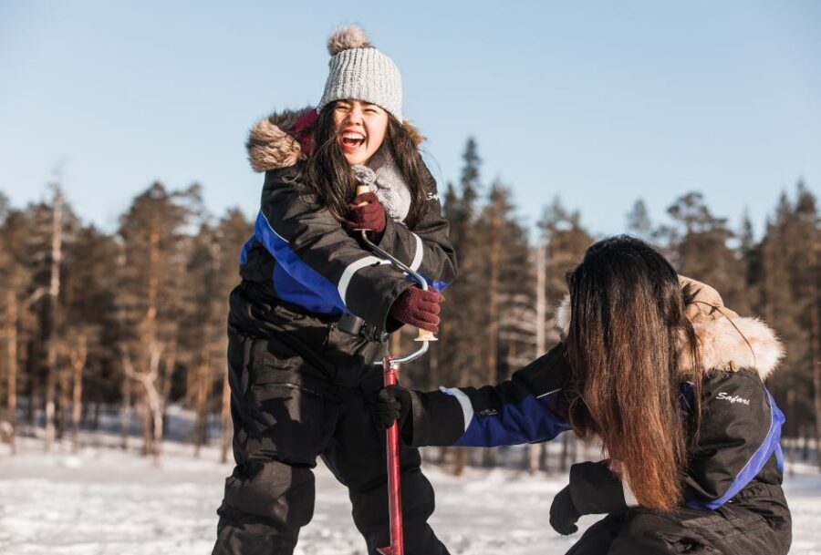 Rovaniemi: Ice Fishing Experience - Your guide and the small group difference (8 people max)