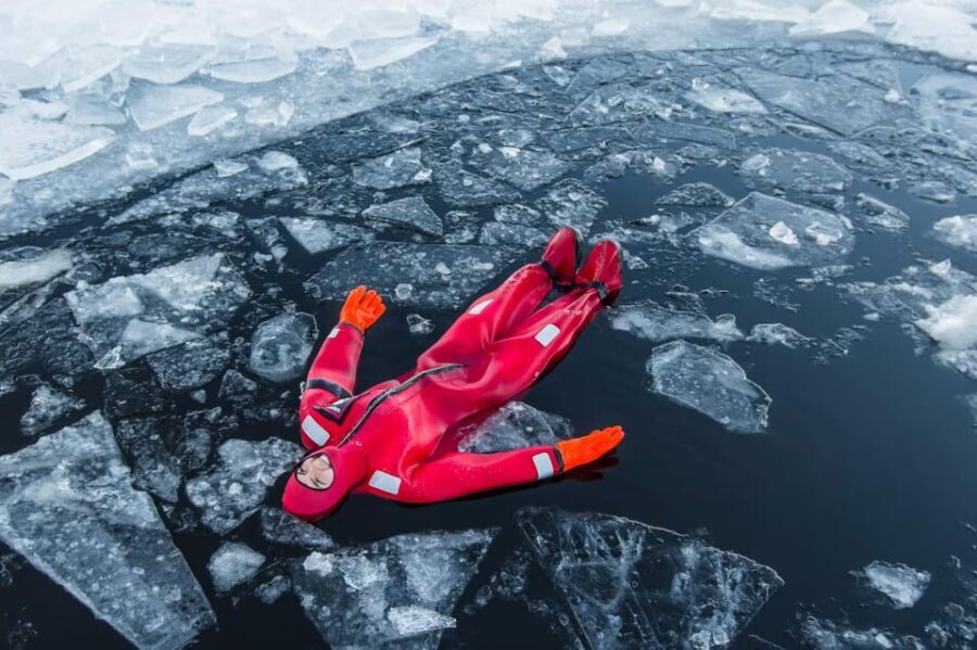 Rovaniemi: Ice Floating Experience with Northern lights - Your 3-Hour Flow From Pickup to Warm Cookies