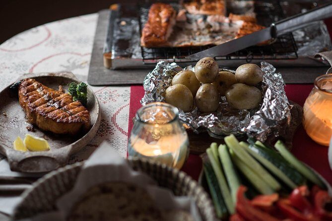Traditional Lappish evening in the wilderness with dinner - Small group and private feel: why 14 people matters